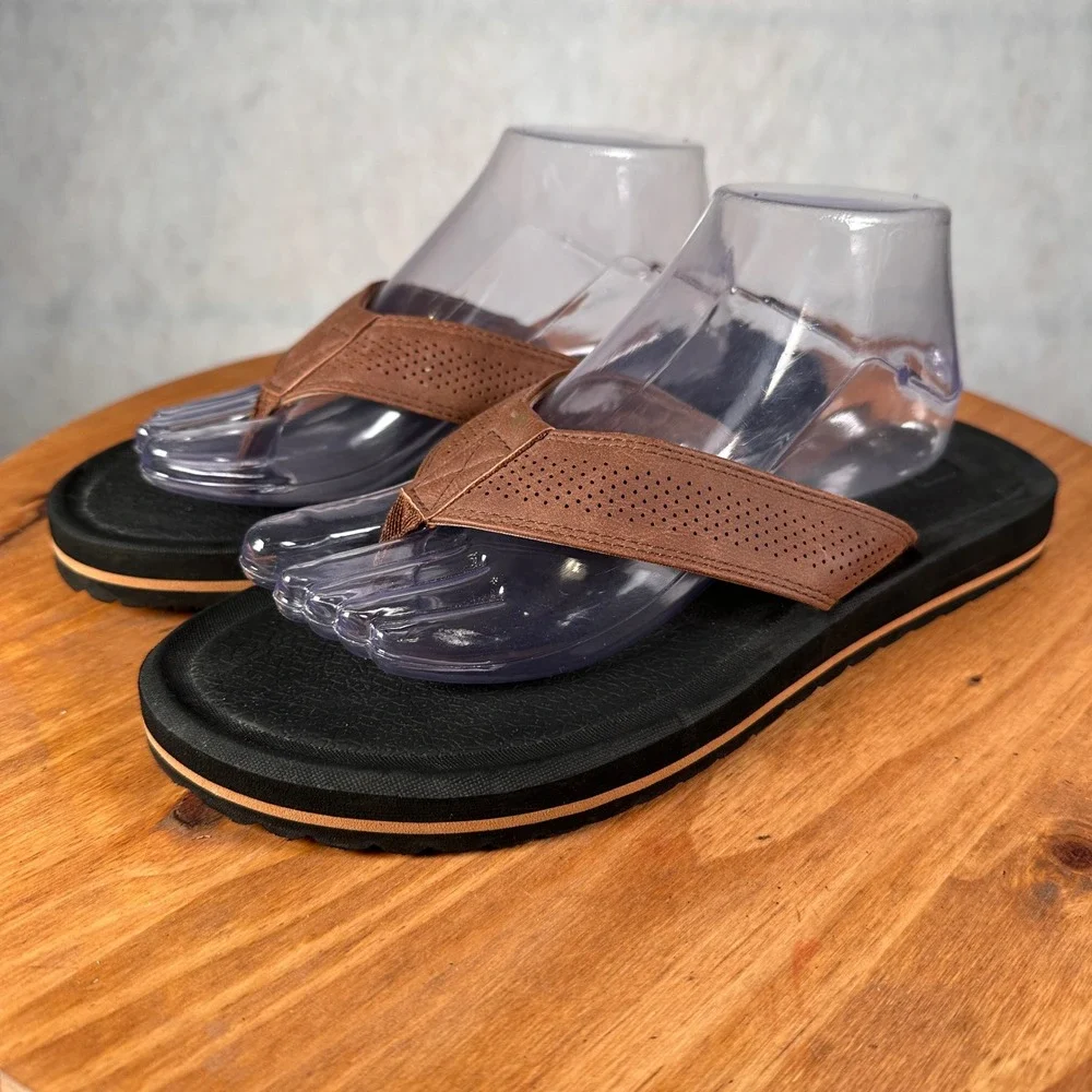Rip Curl Flip Flop Sandals Mens 9.5 Brown Good Perforated Straps Thong Shoes